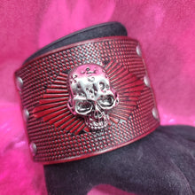 Load image into Gallery viewer, Brown Skull Cuff
